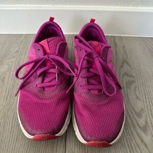 Vibrant Pink Women's Running Shoes